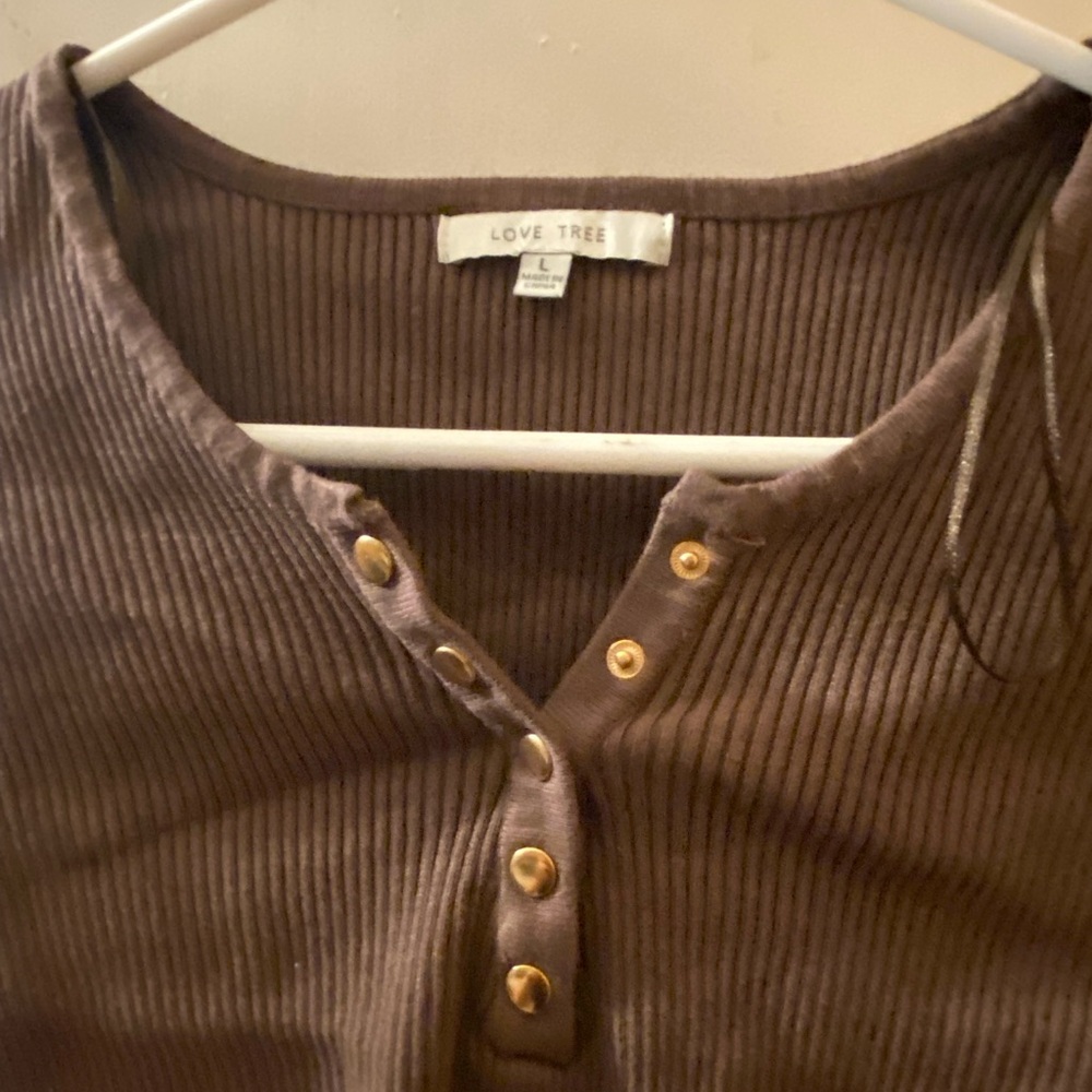 brown ribbed shirt love tree large fits tight